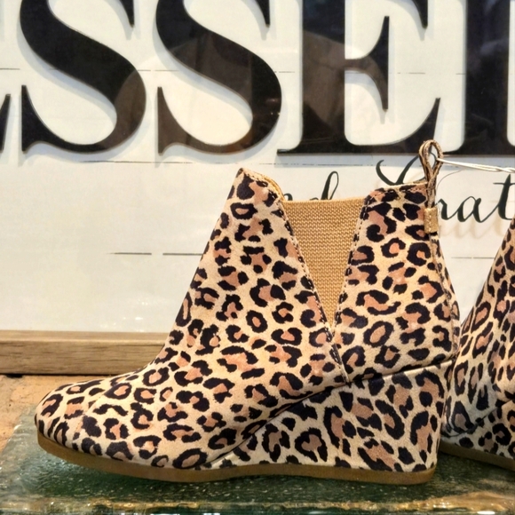 TOMS Kelsey Wedge Bootie Leopard Print Sz 6 - Picture 1 of 7